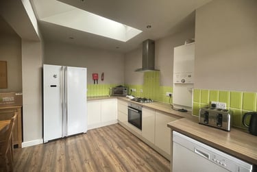 6 bed house, Pelham Crescent, Lenton Abbey, Beeston, NG92ER - Image 1